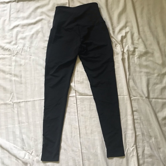 Yoga Mesh Leggings - Picture 4 of 4